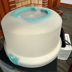 Round Cake Carrier with Aqua Lid